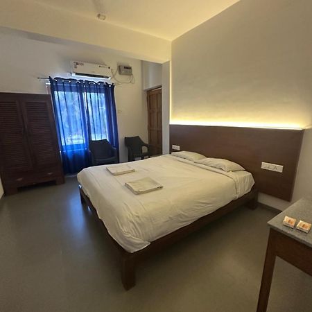 Ziba Beach Morjim Luaran gambar