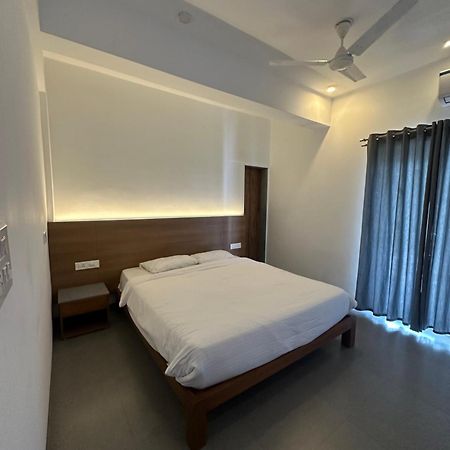 Ziba Beach Morjim Luaran gambar