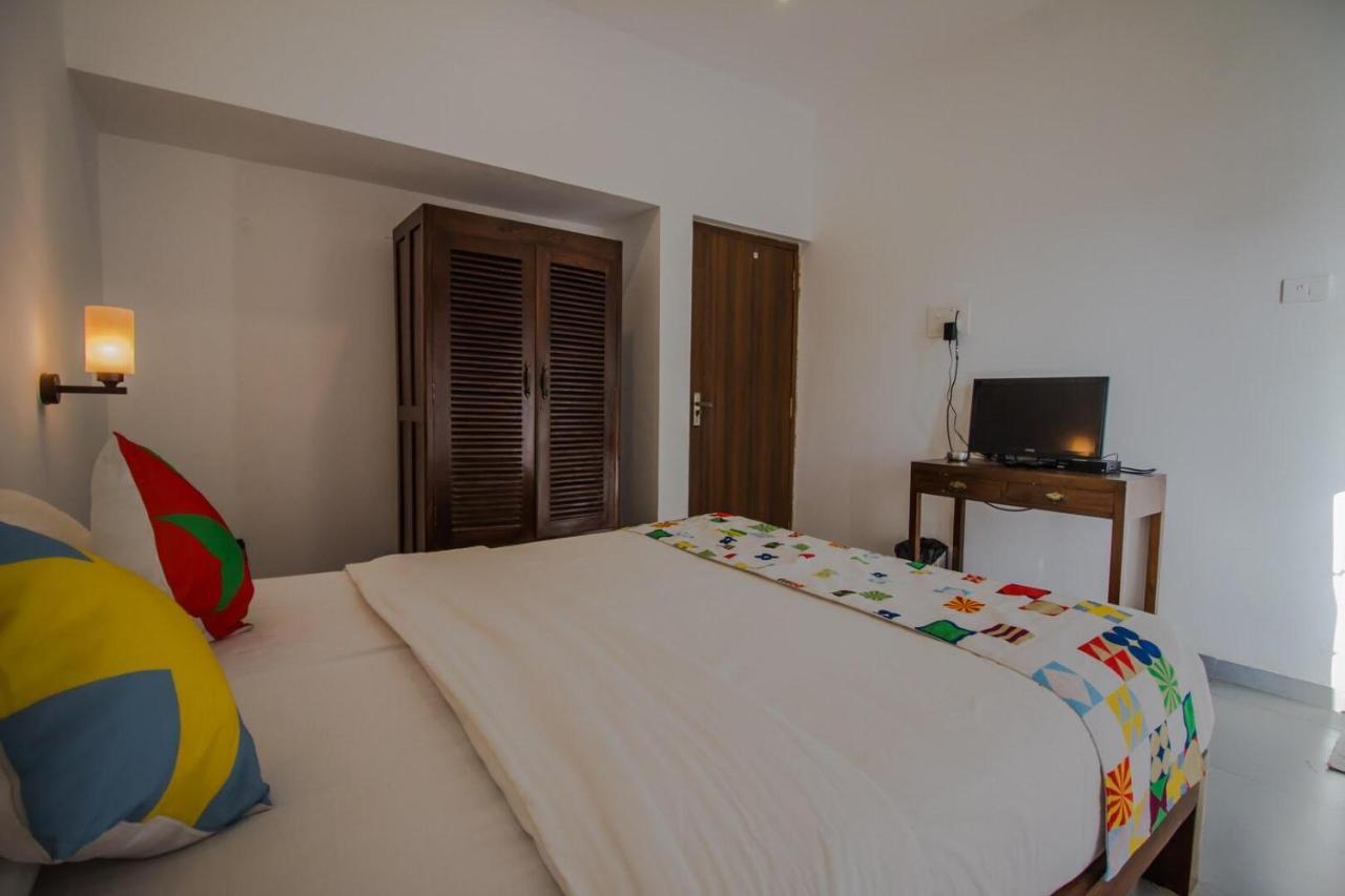 Ziba Beach Morjim Luaran gambar