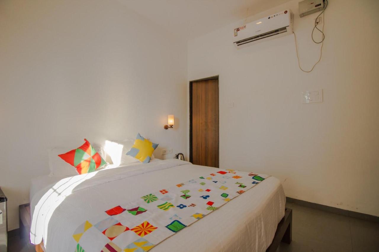 Ziba Beach Morjim Luaran gambar