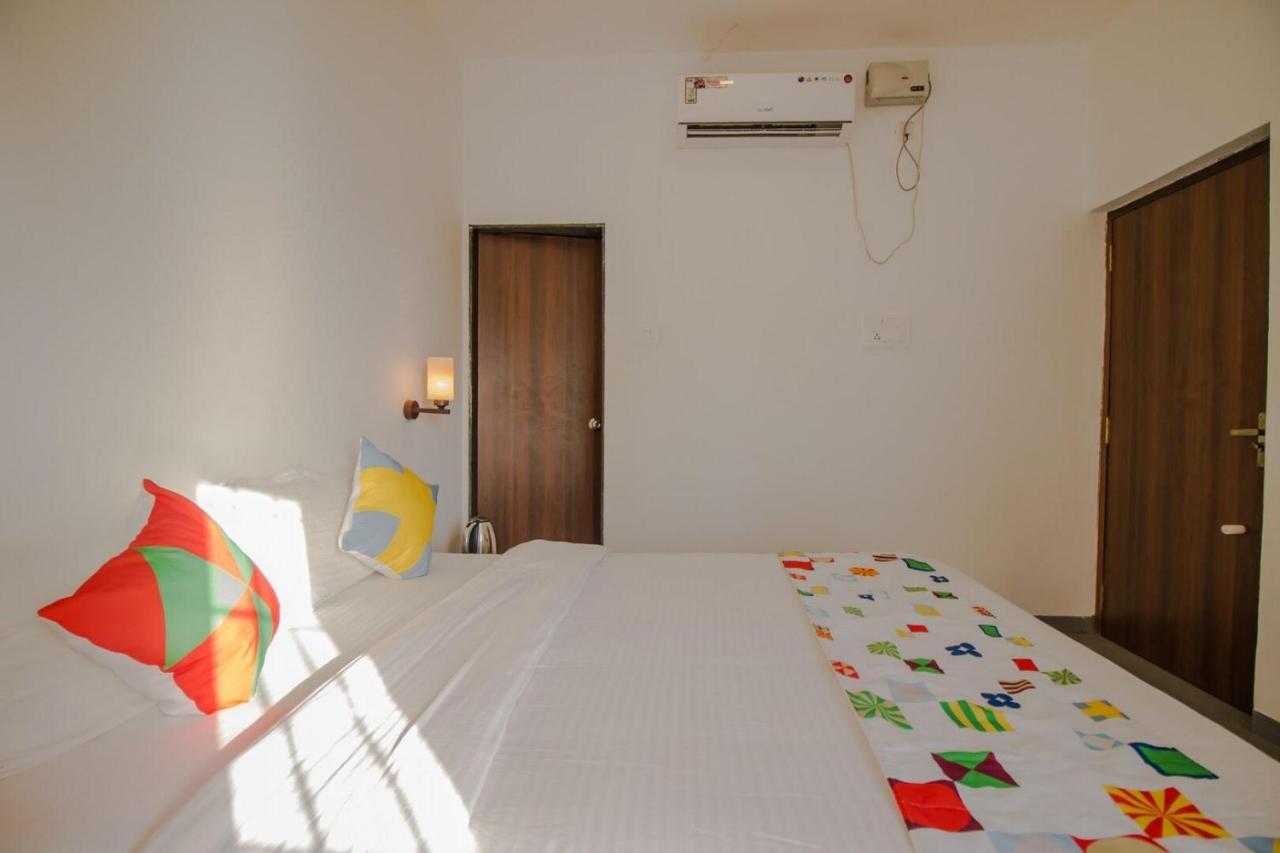 Ziba Beach Morjim Luaran gambar
