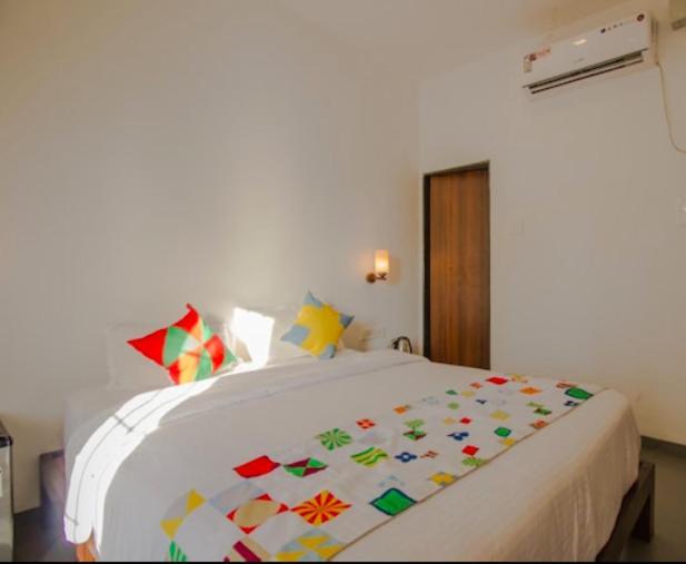 Ziba Beach Morjim Luaran gambar