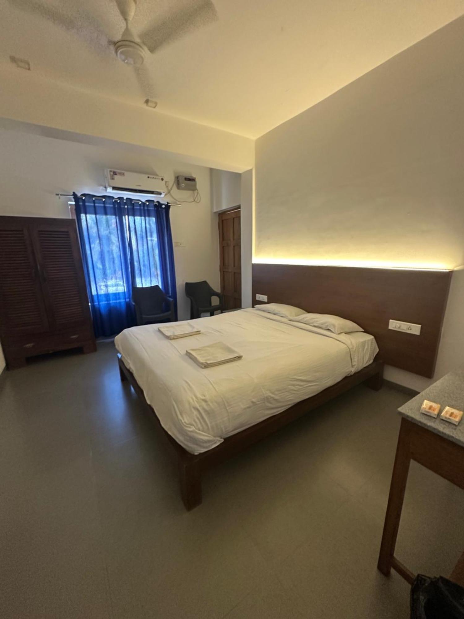 Ziba Beach Morjim Luaran gambar
