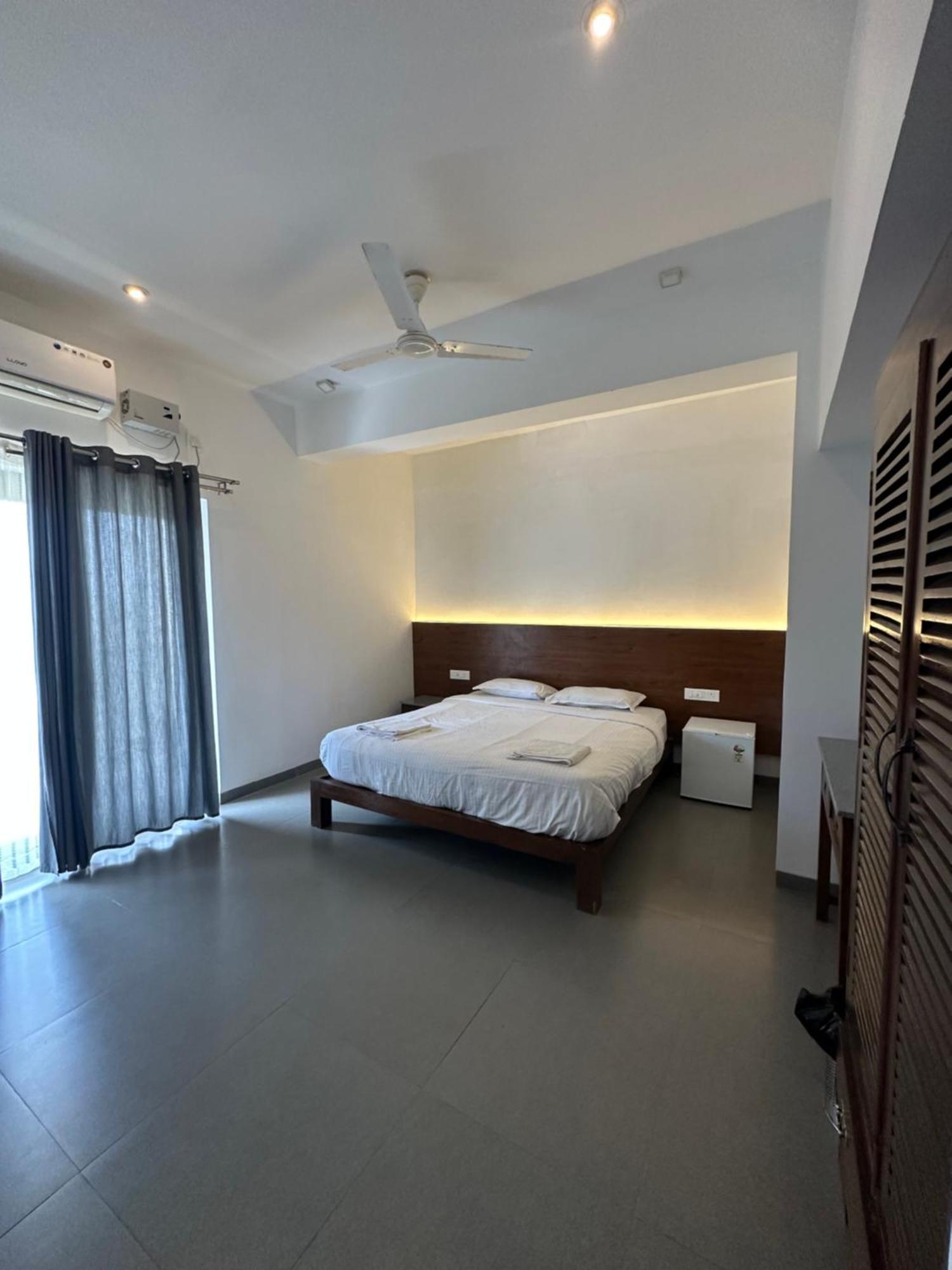 Ziba Beach Morjim Luaran gambar