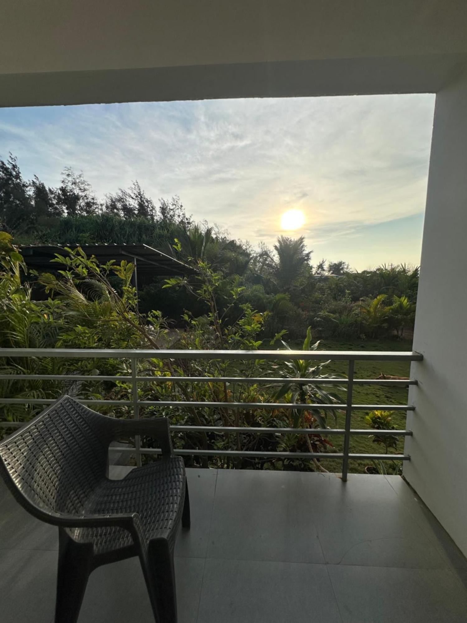 Ziba Beach Morjim Luaran gambar